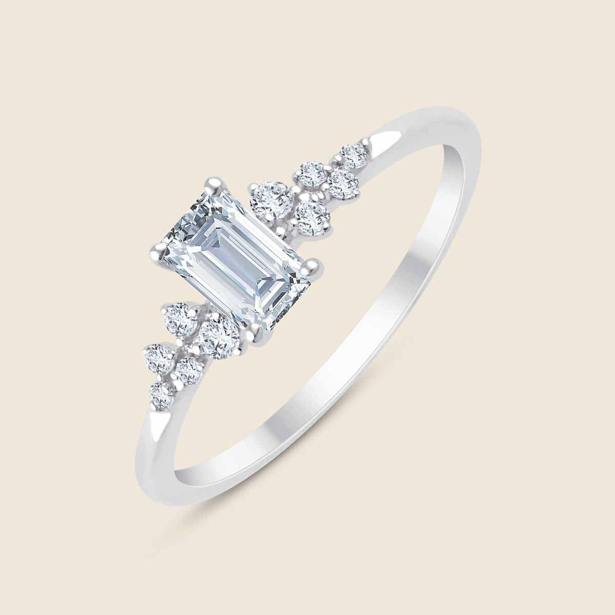 Stardust Emerald Ring mit Smaragd Schliff mit Labordiamant für Damen - Weiß / 18k Gold von Pukka Berlin Unkategorisiert online kaufen