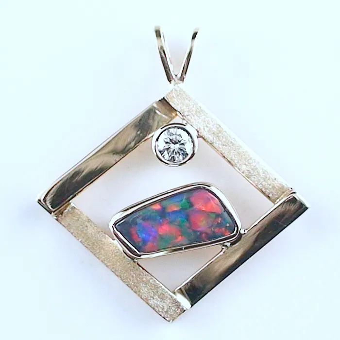 🦚 18k Gelbgold Anhänger mit 0,83 ct. multicolor Black Opal (überwiegend blau u. rot) mit Diamant